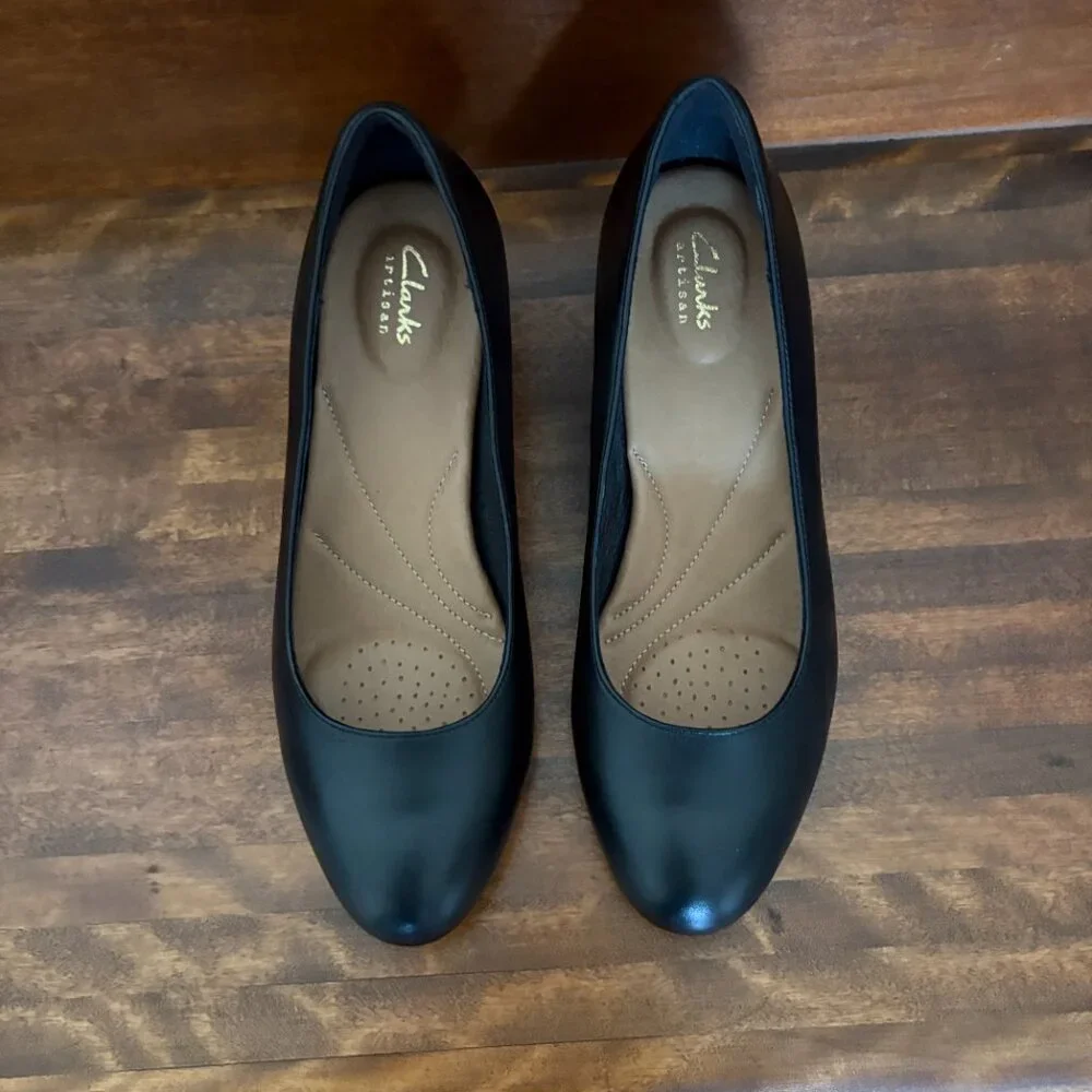 Clarks Heavenly Shine Women's Black Leather Pumps Dress Heels Corporate Chic 8